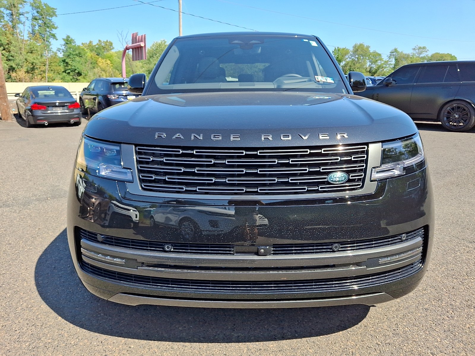New 2027 Santorini Black Land Rover SE image 3