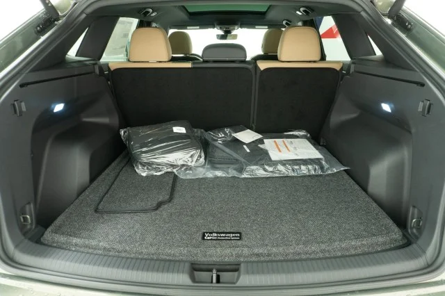 2026 Volkswagen Atlas Cross Sport SE w/Tech - Photo 8