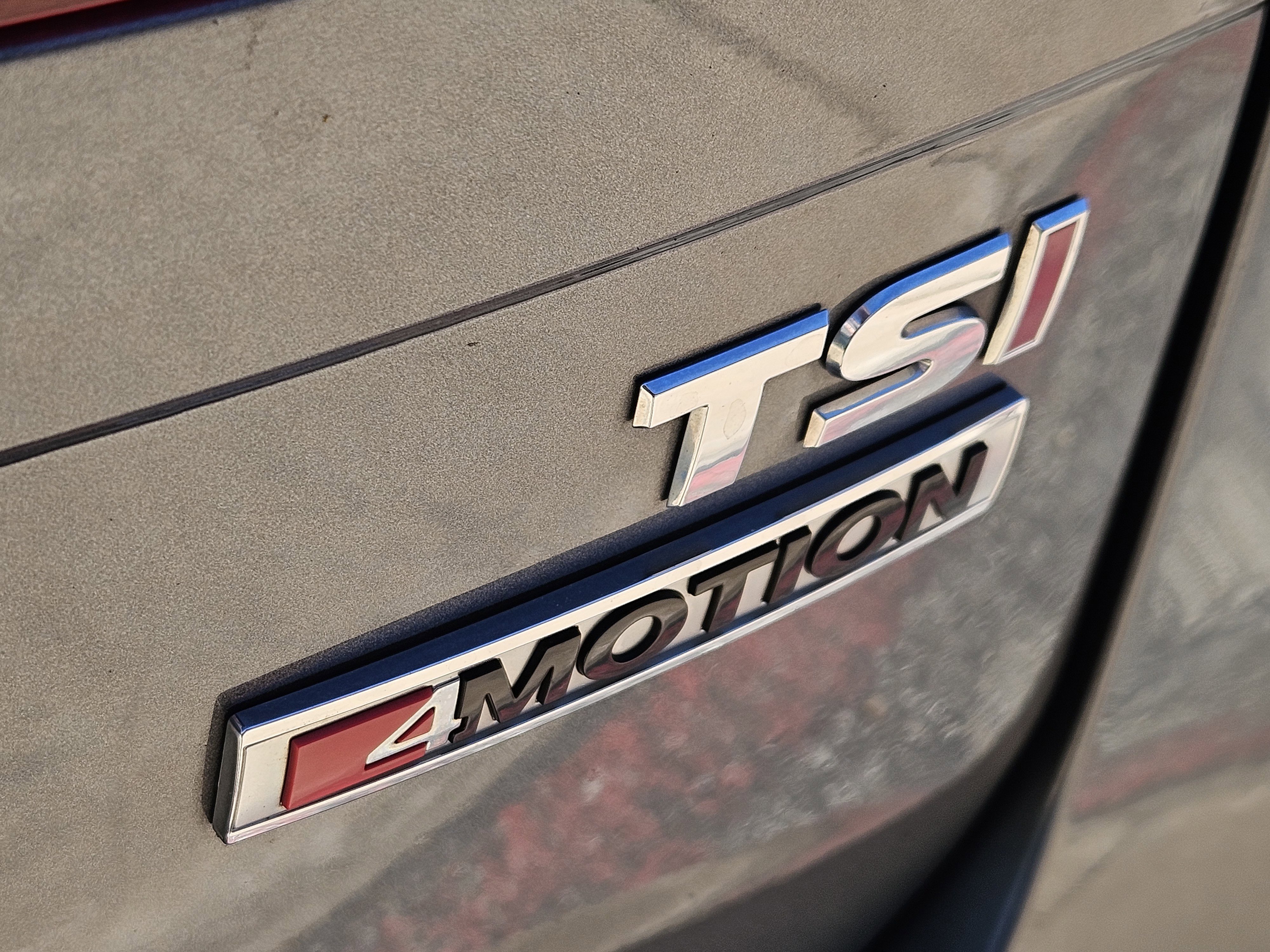 Used 2018 GRAY Volkswagen 2.0T SE 4Motion image 13