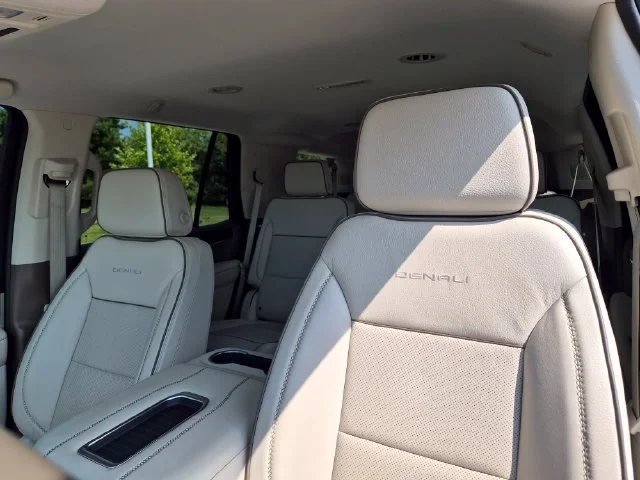 Used 2023 White GMC Denali image 18