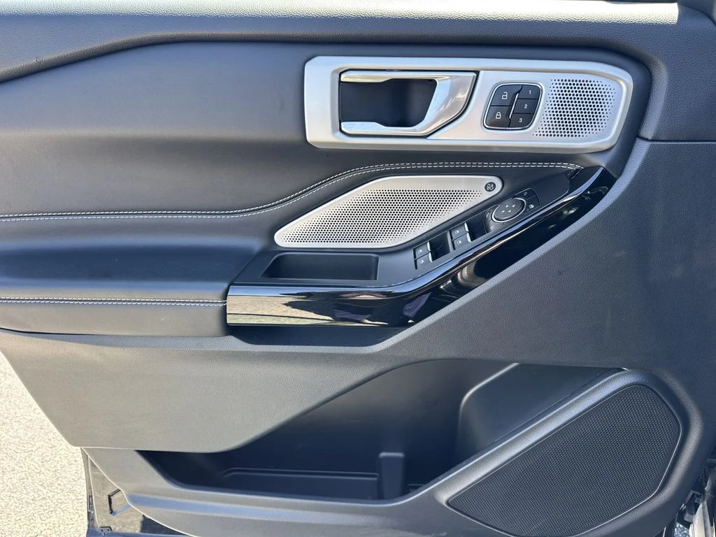 2023 Ford Explorer ST - Photo 10