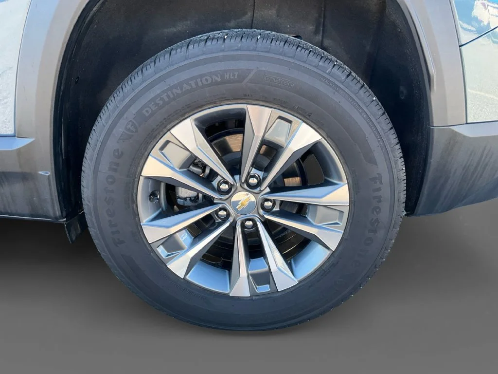 Used 2025 Lakeshore Blue Metallic Chevrolet LT image 9