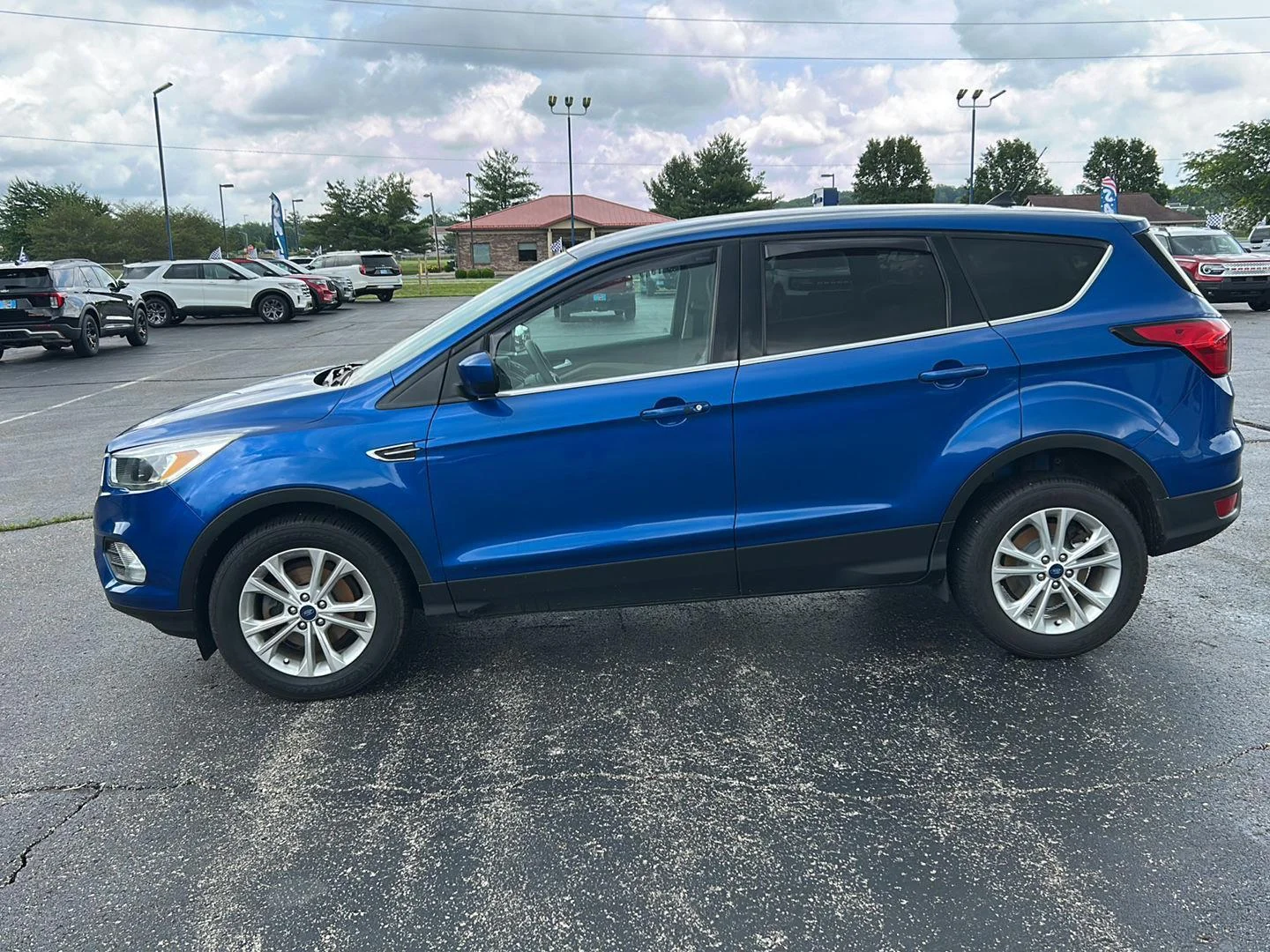 Used 2019 Lightning Blue Ford SE image 3