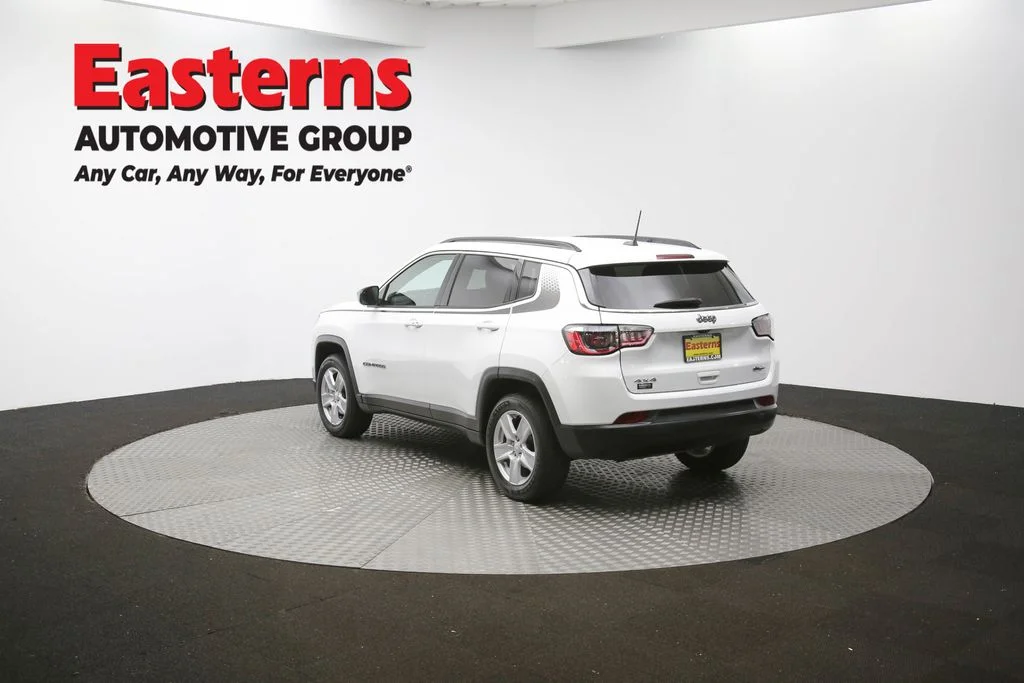 Used 2022 White Jeep Latitude image 62