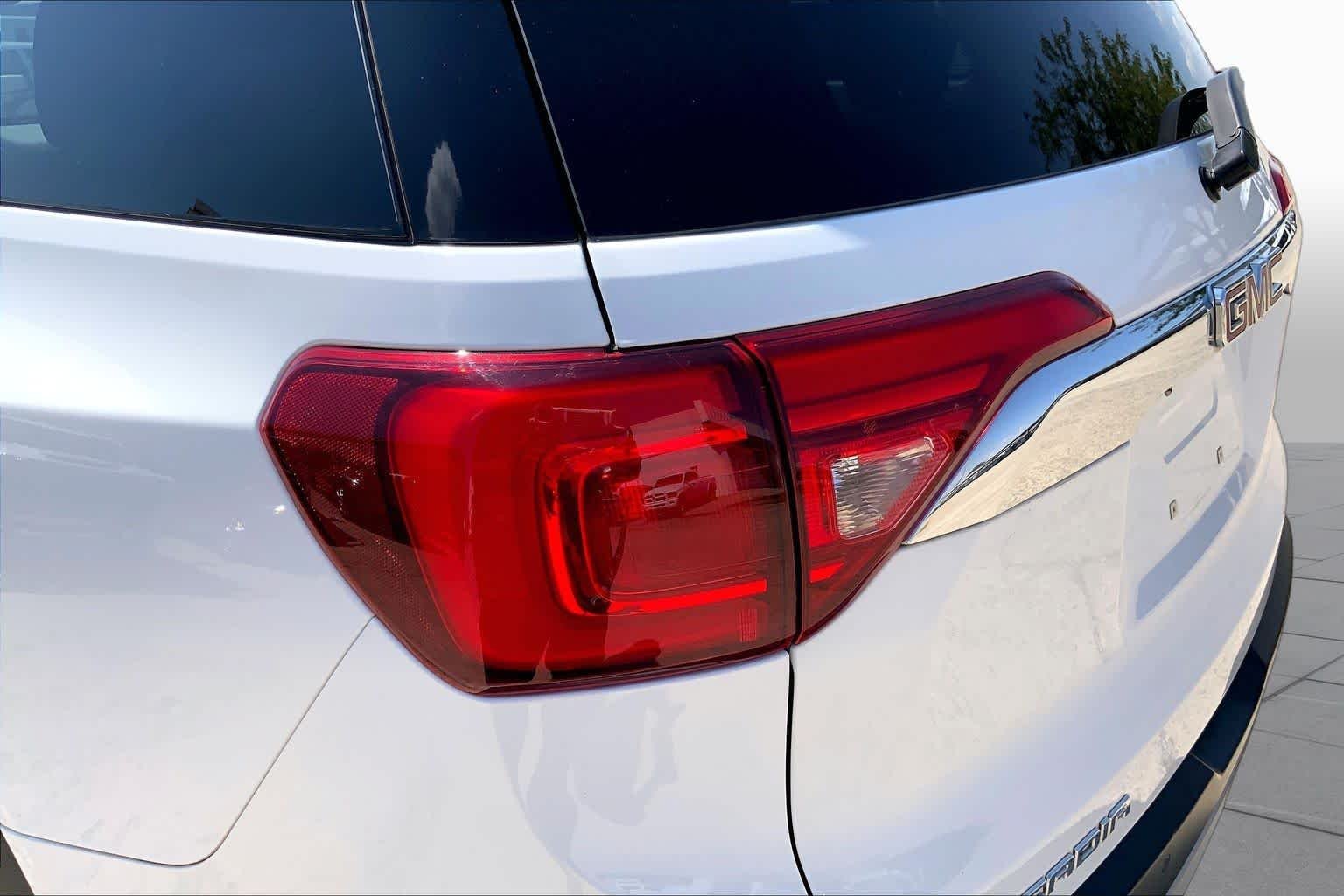 Used 2019 Summit White GMC SLE image 29