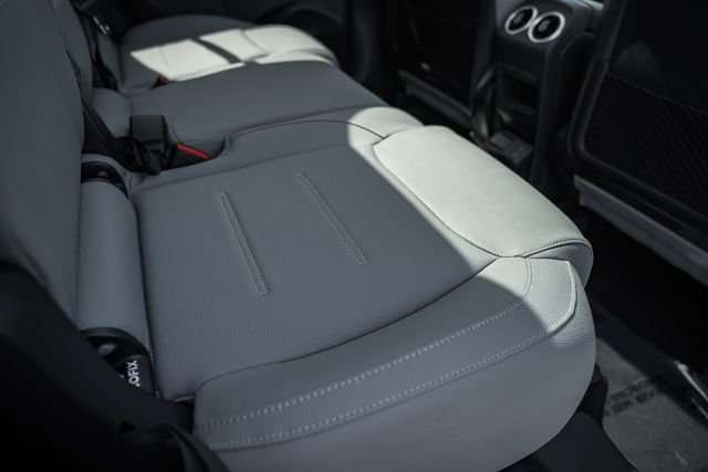 New 2026 Polar White Mercedes-Benz GLB 250 image 33
