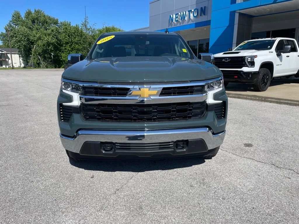 Used 2025 Cypress Gray Chevrolet LT (2FL) image 2