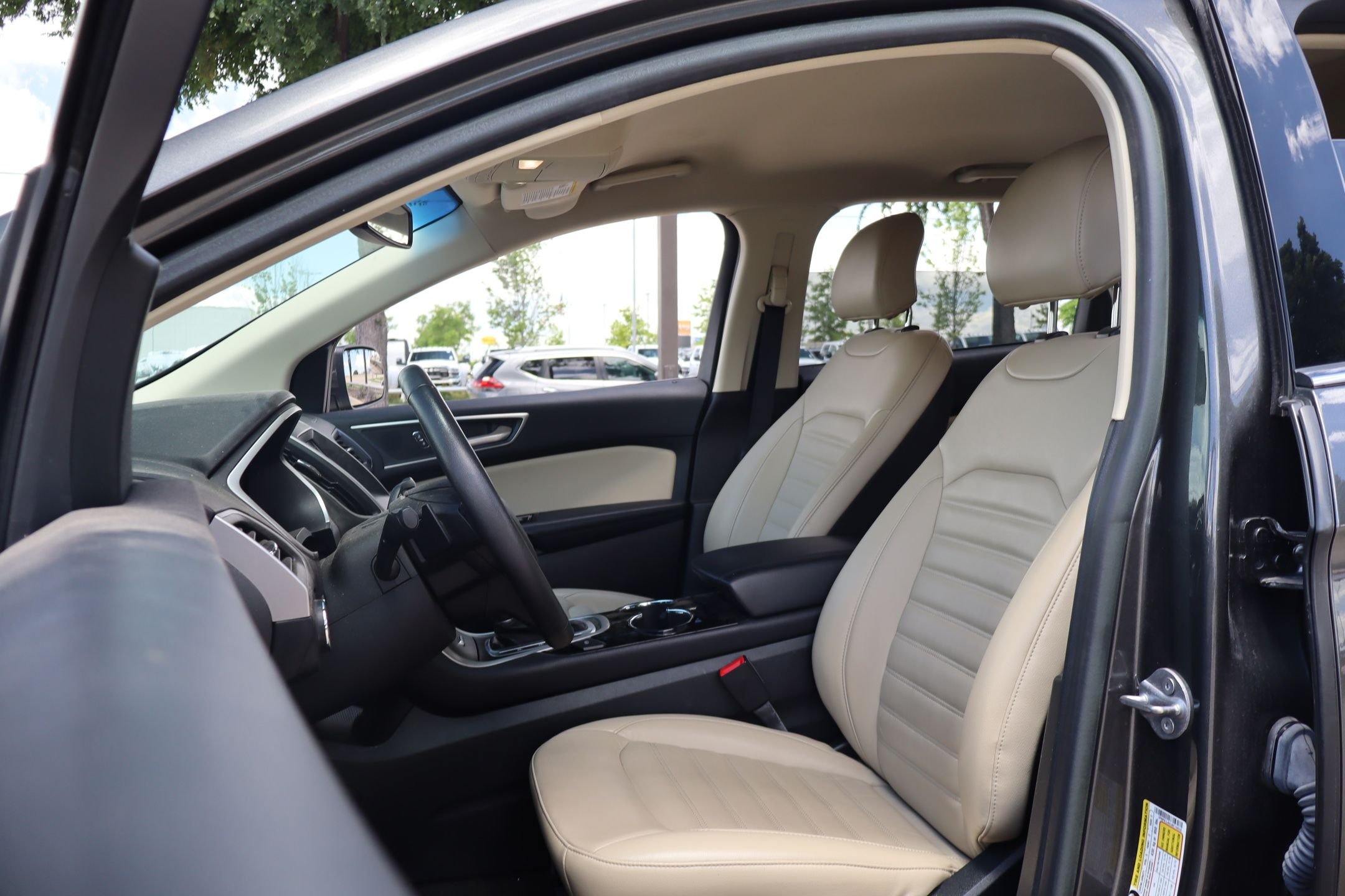 Used 2018 Gray Ford SEL image 11