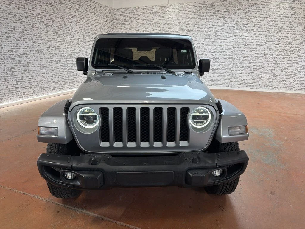 Used 2021 Silver Jeep Unlimited Sport image 2