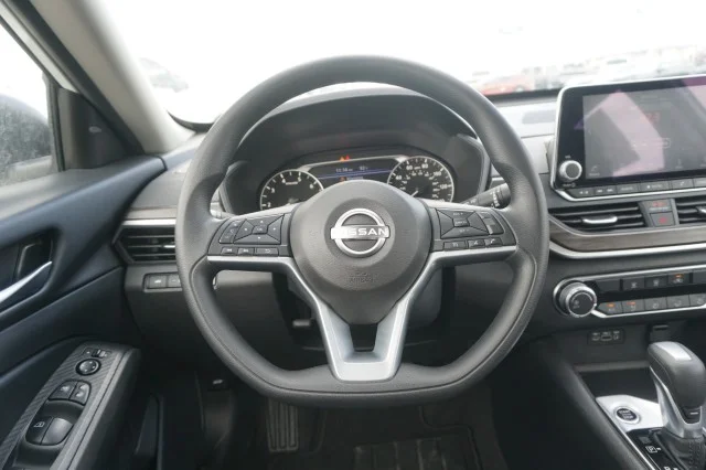 Used 2025 WHITE Nissan SV image 22