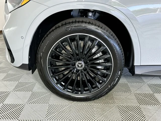 Used 2026 Gray Mercedes-Benz GLC 300 image 29