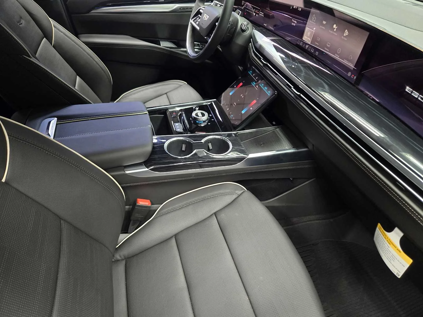 2026 Cadillac Escalade Sport - Photo 9