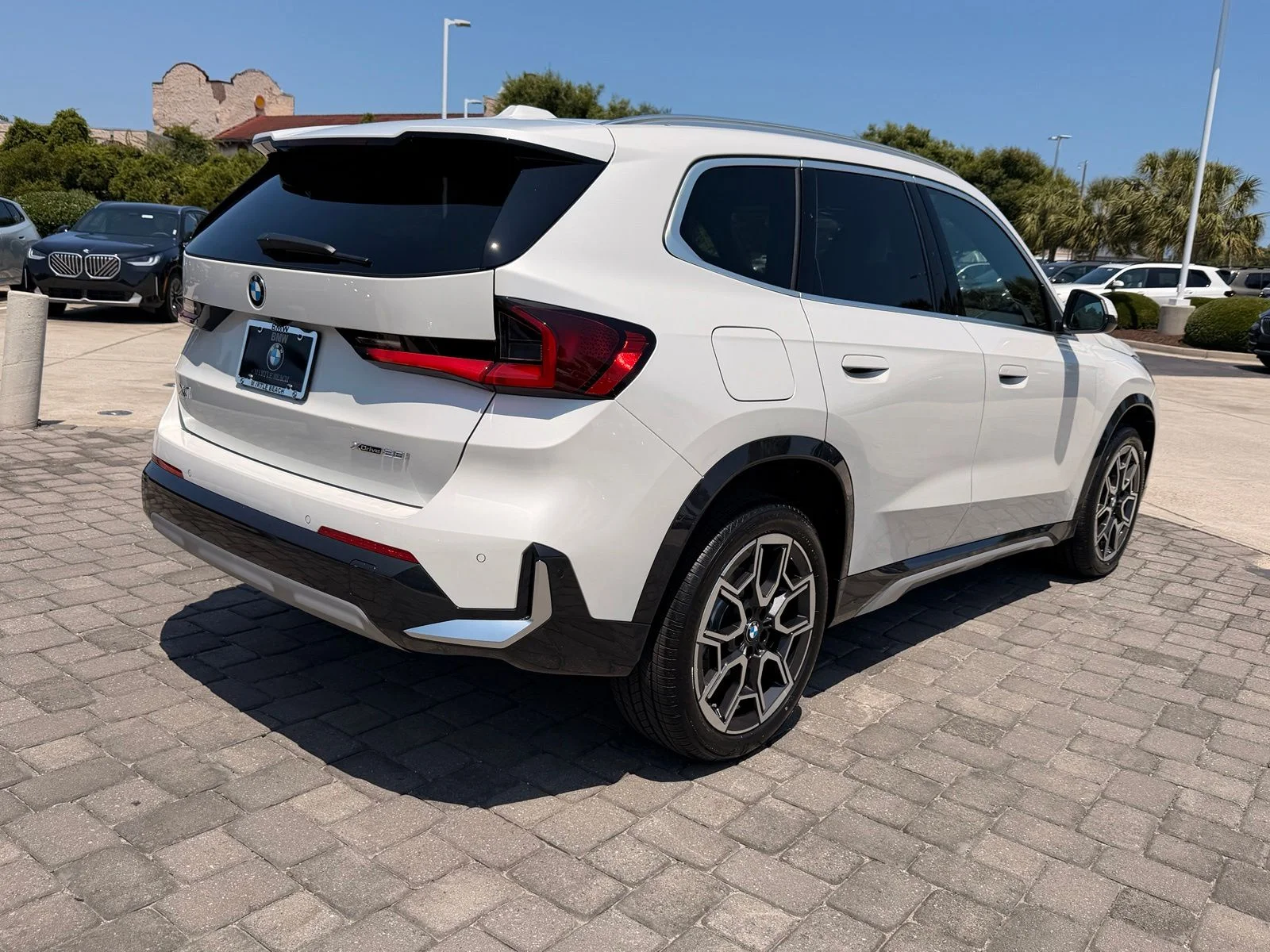 New 2026 Mineral White Metallic BMW xDrive28i image 9