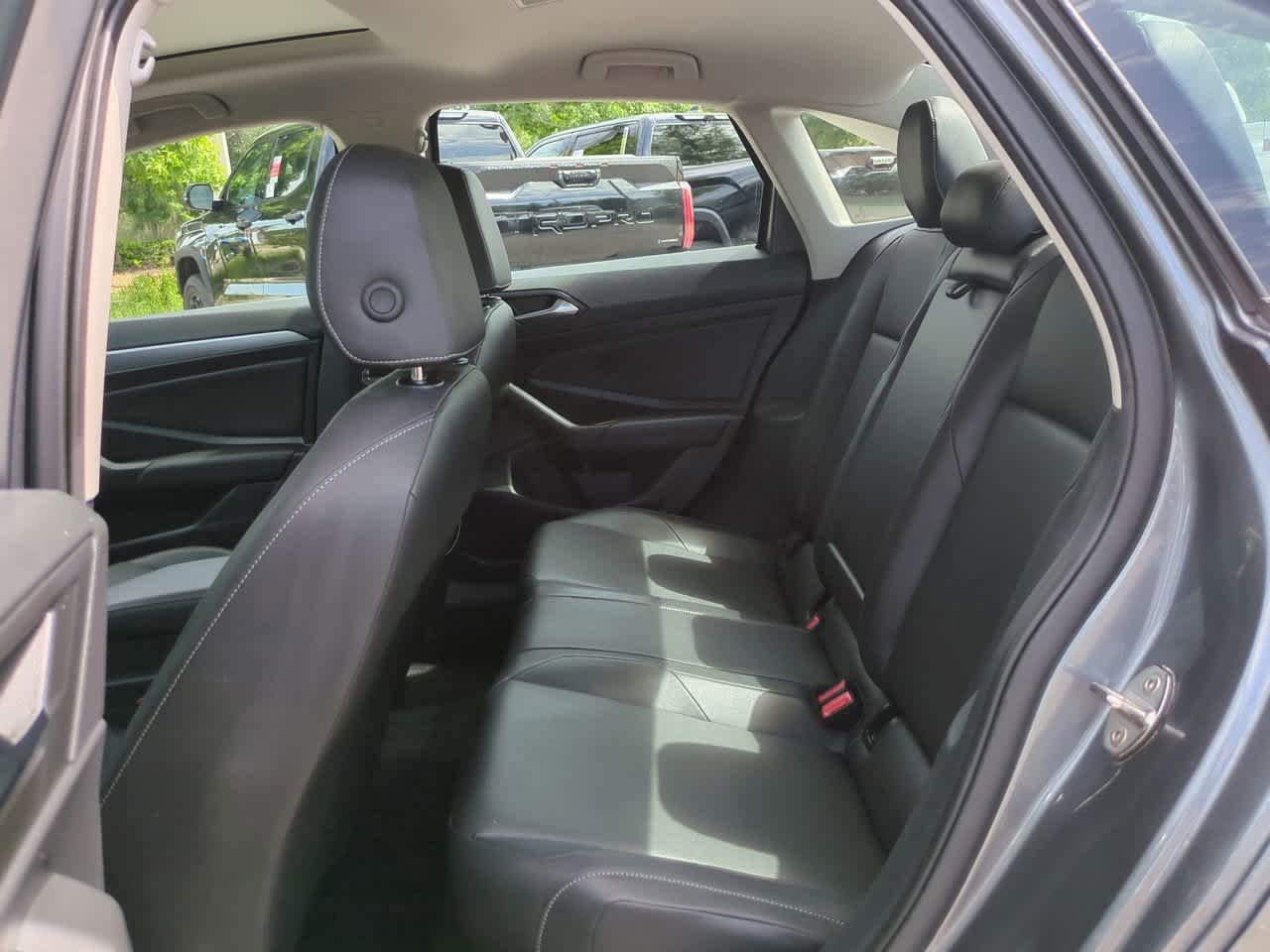 Used 2019 Platinum Gray Metallic Volkswagen SE image 13