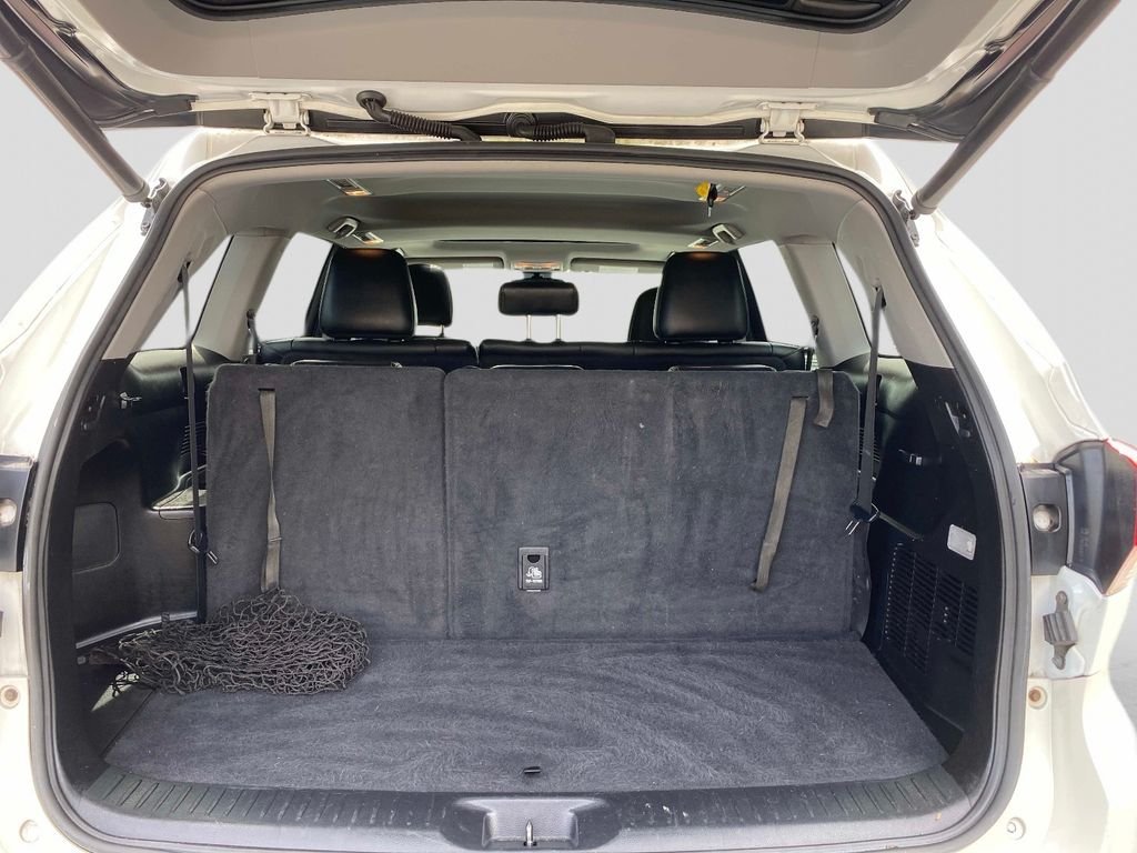 Used 2017 White Toyota XLE image 6