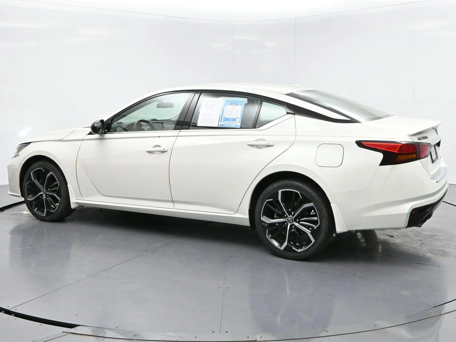 Used 2023 Pearl White Tricoat Nissan 2.5 SR image 5