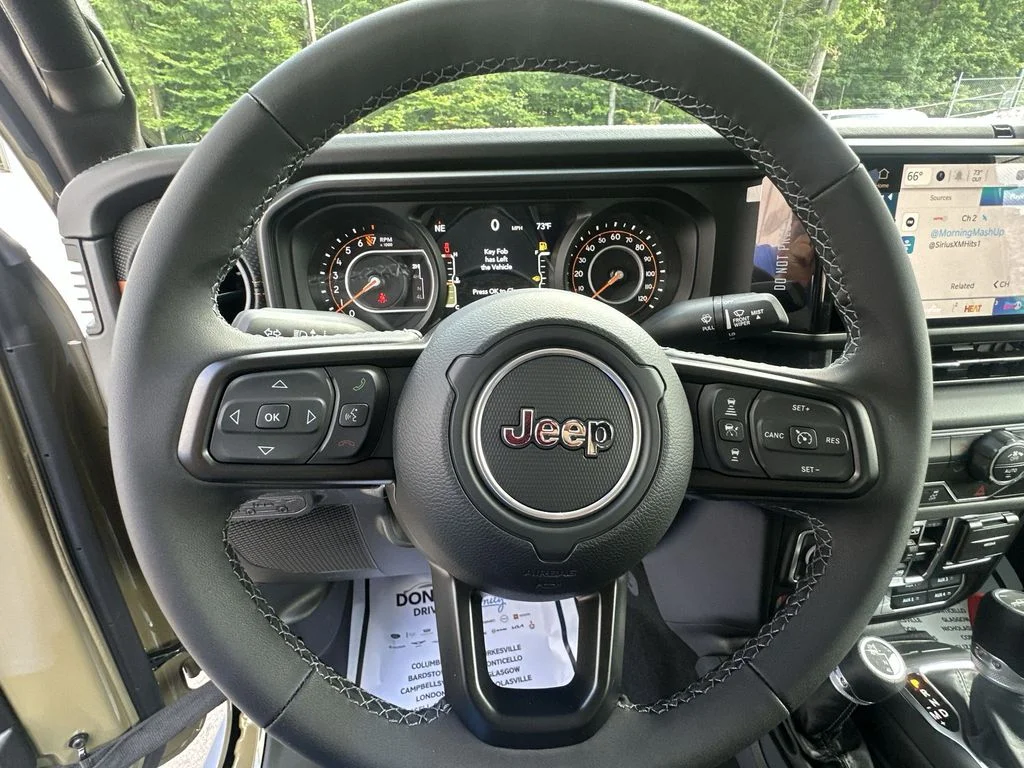 Used 2025 Green Jeep Mojave image 22