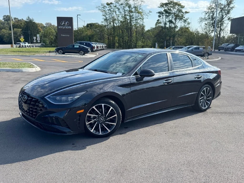 Used 2023 Blue Hyundai Limited image 1
