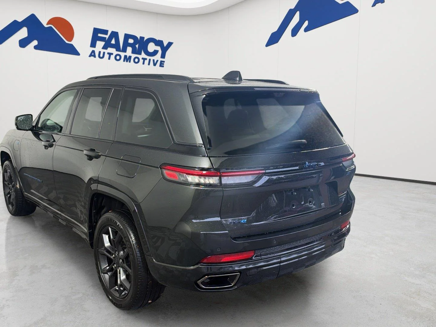 Used 2023 Rocky Mountain Pearlcoat Jeep 30th Anniversary image 7