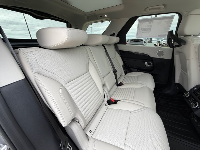 New 2026 Eiger Grey Land Rover S image 17