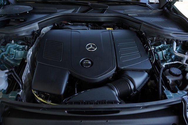 New 2026 Verde Silver Metallic Mercedes-Benz GLC 300 image 65