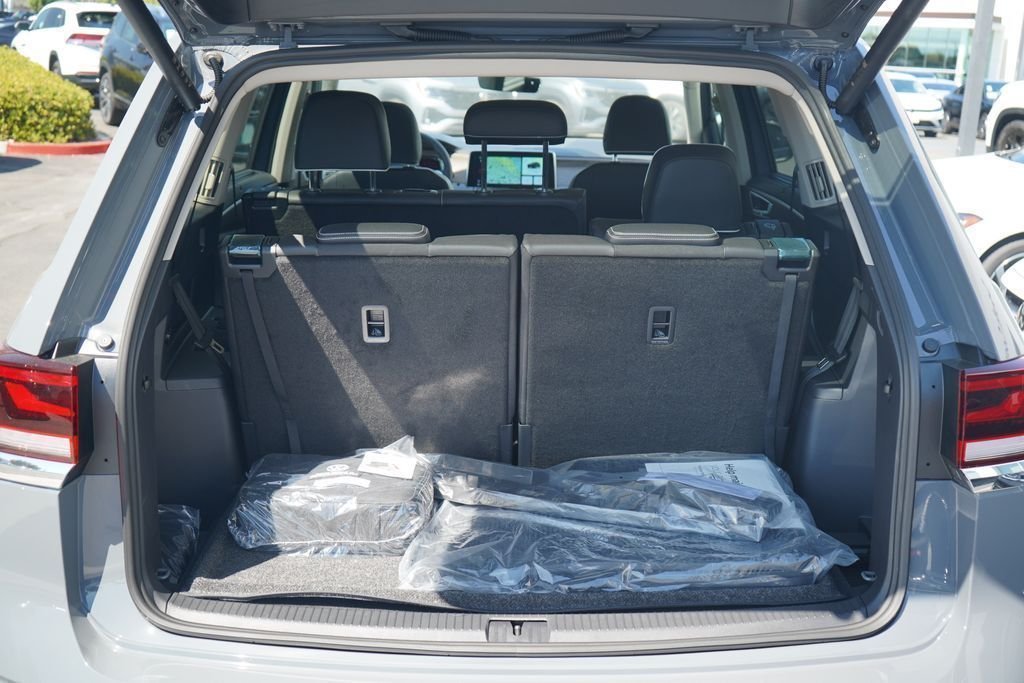 2025 Volkswagen Atlas SEL Premium R-Line - Photo 12