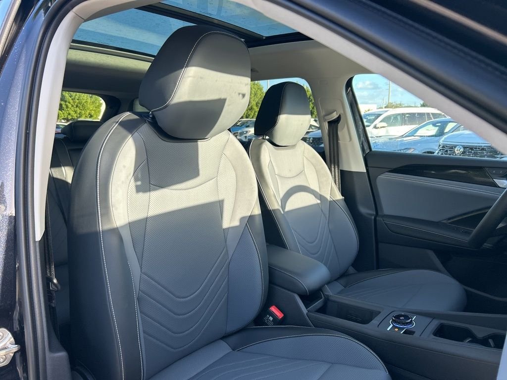 New 2026 Black Volkswagen 2.0T SE image 44