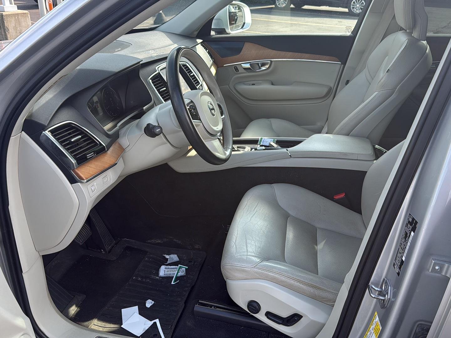 Used 2021 Bright Silver Metallic Volvo Momentum image 13