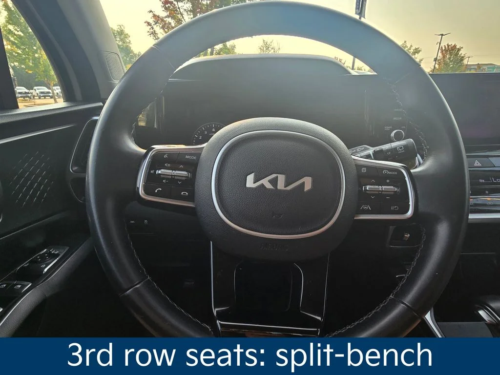Used 2022 White Kia S image 23
