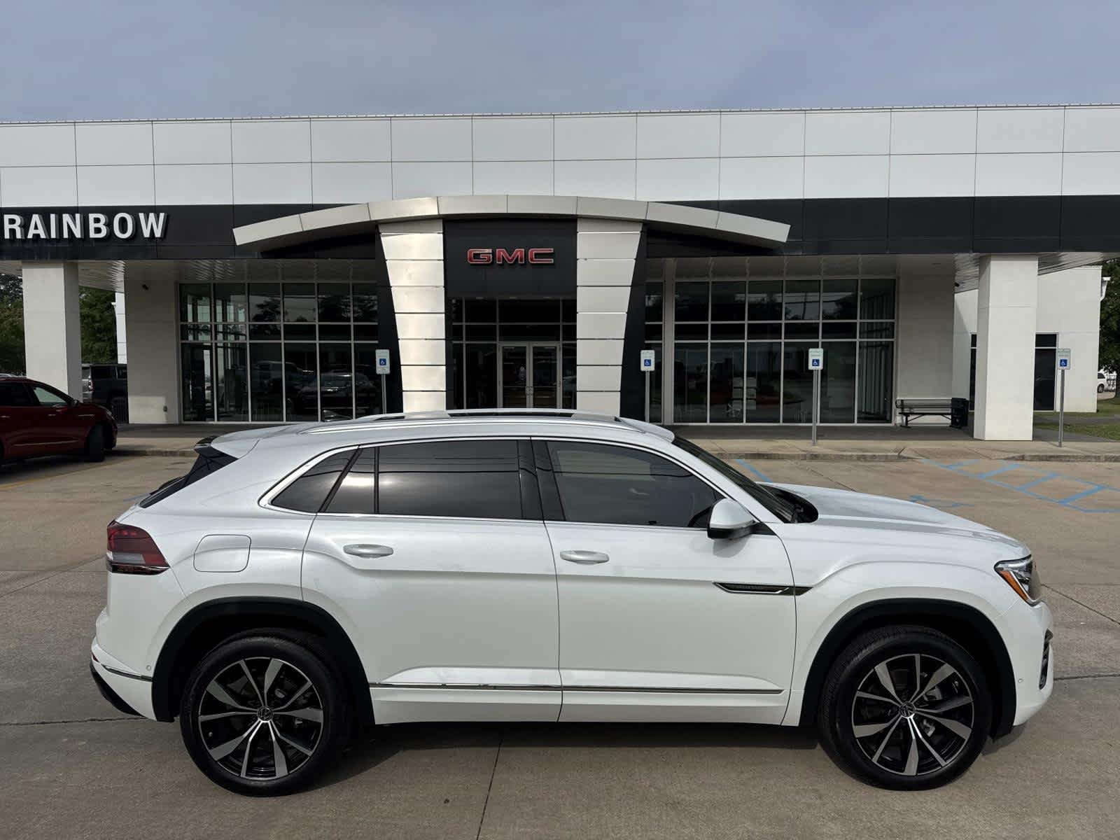 2025 Volkswagen Atlas Cross Sport 2.0T SEL Premium R-Line 4MOTION's photo