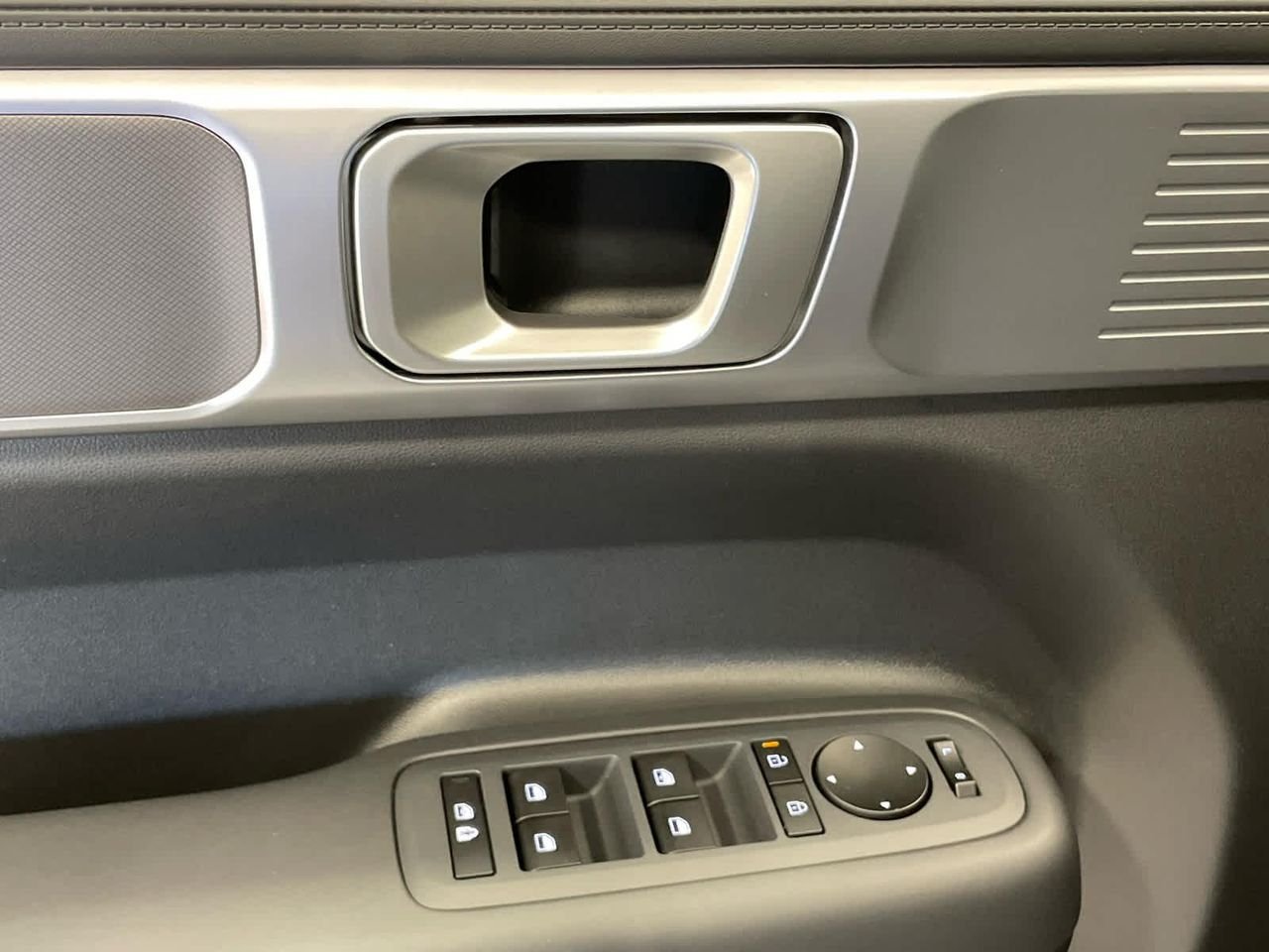 New 2026 Ecotronic Gray Hyundai SE FWD image 24