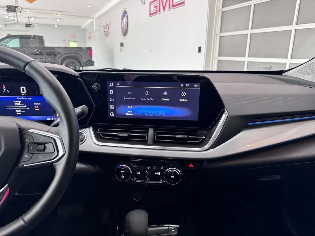 2025 Chevrolet Trax LT - Photo 17