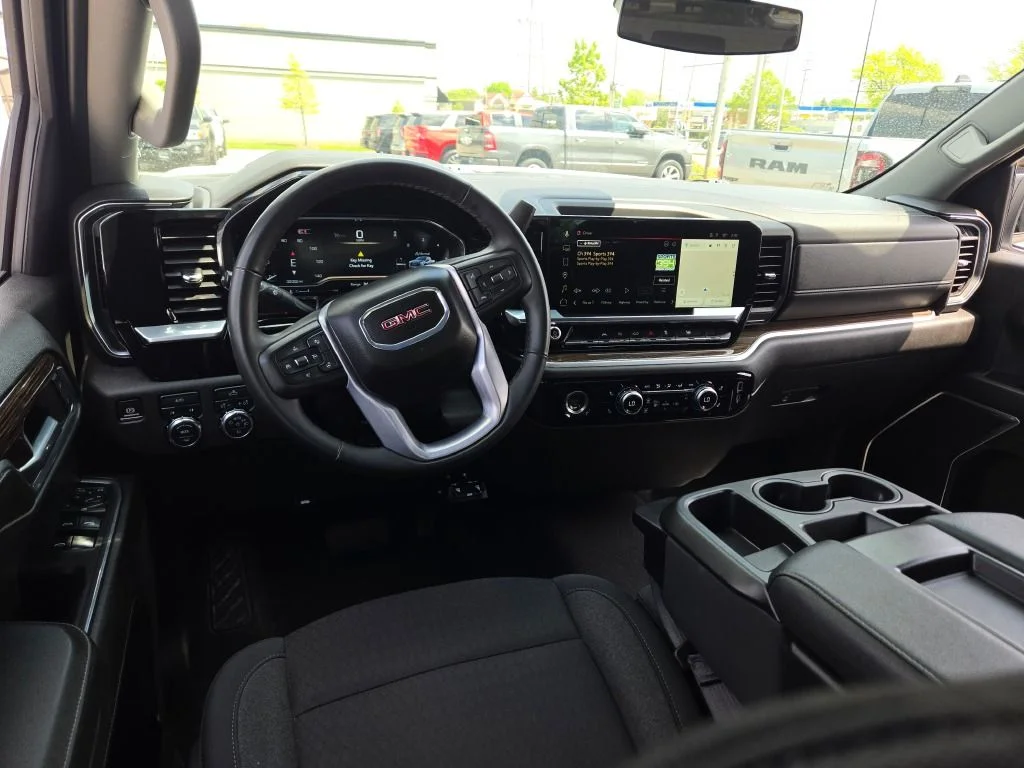 Used 2024 White GMC Elevation image 19