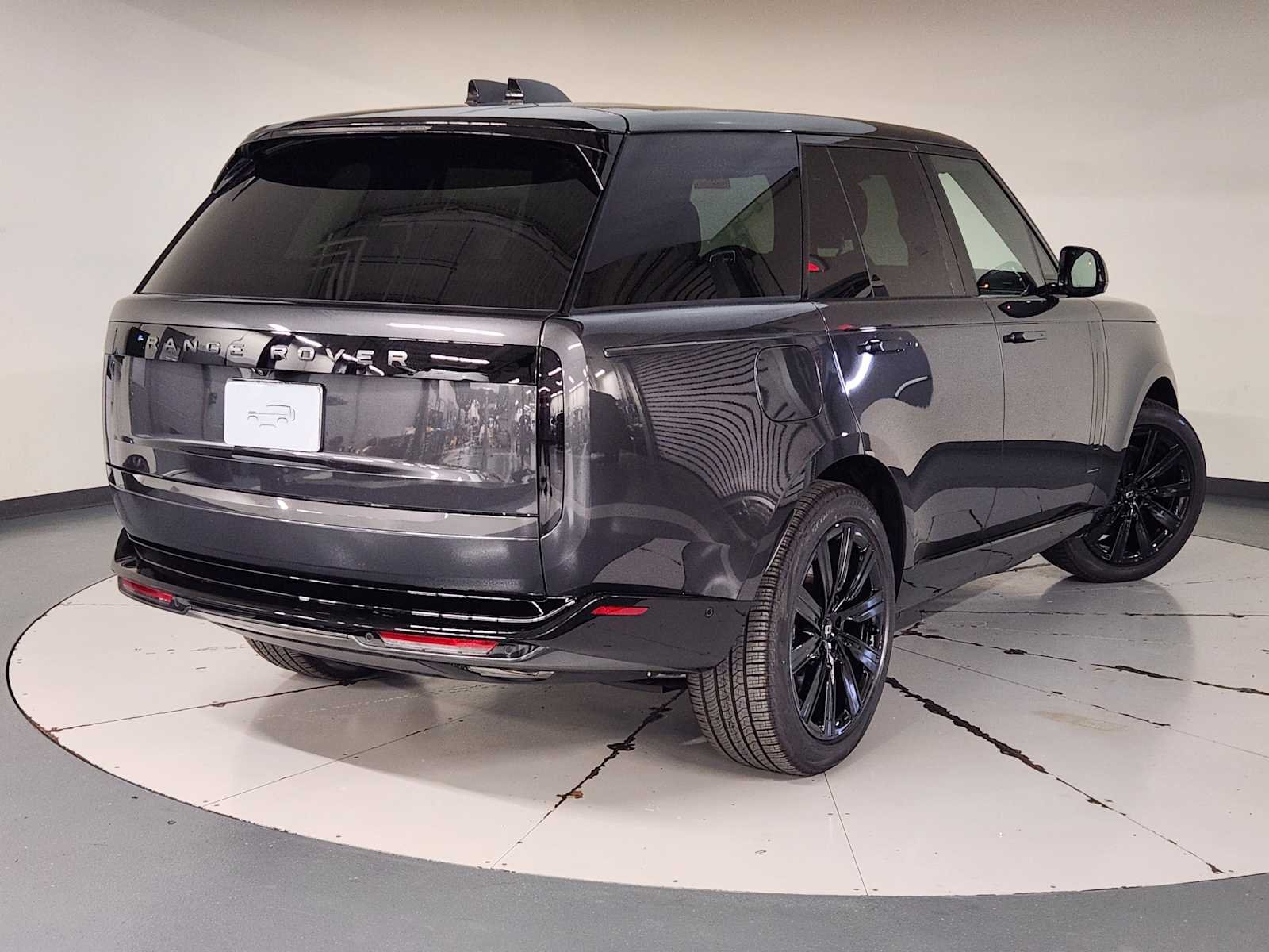 New 2027 Carpathian Grey Premium Metallic Land Rover SE image 2