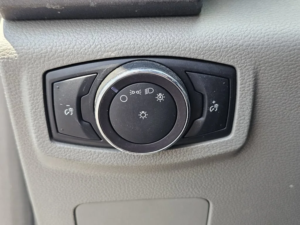 Used 2017 Oxford White Ford XL image 24