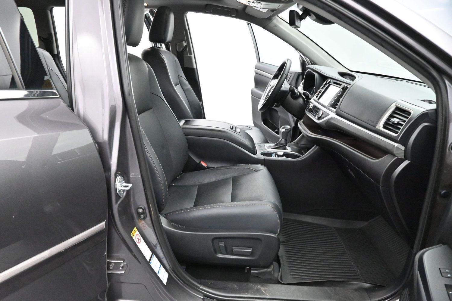 Used 2019 Predawn Gray Mica Toyota Limited image 36