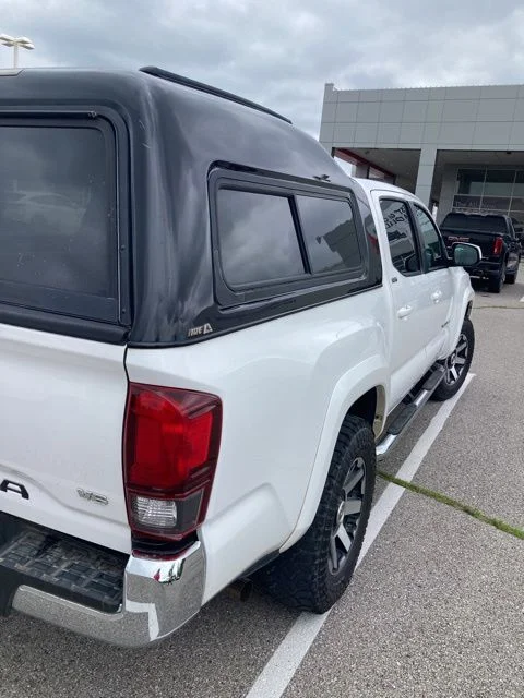 Used 2022 White Toyota SR5 image 6