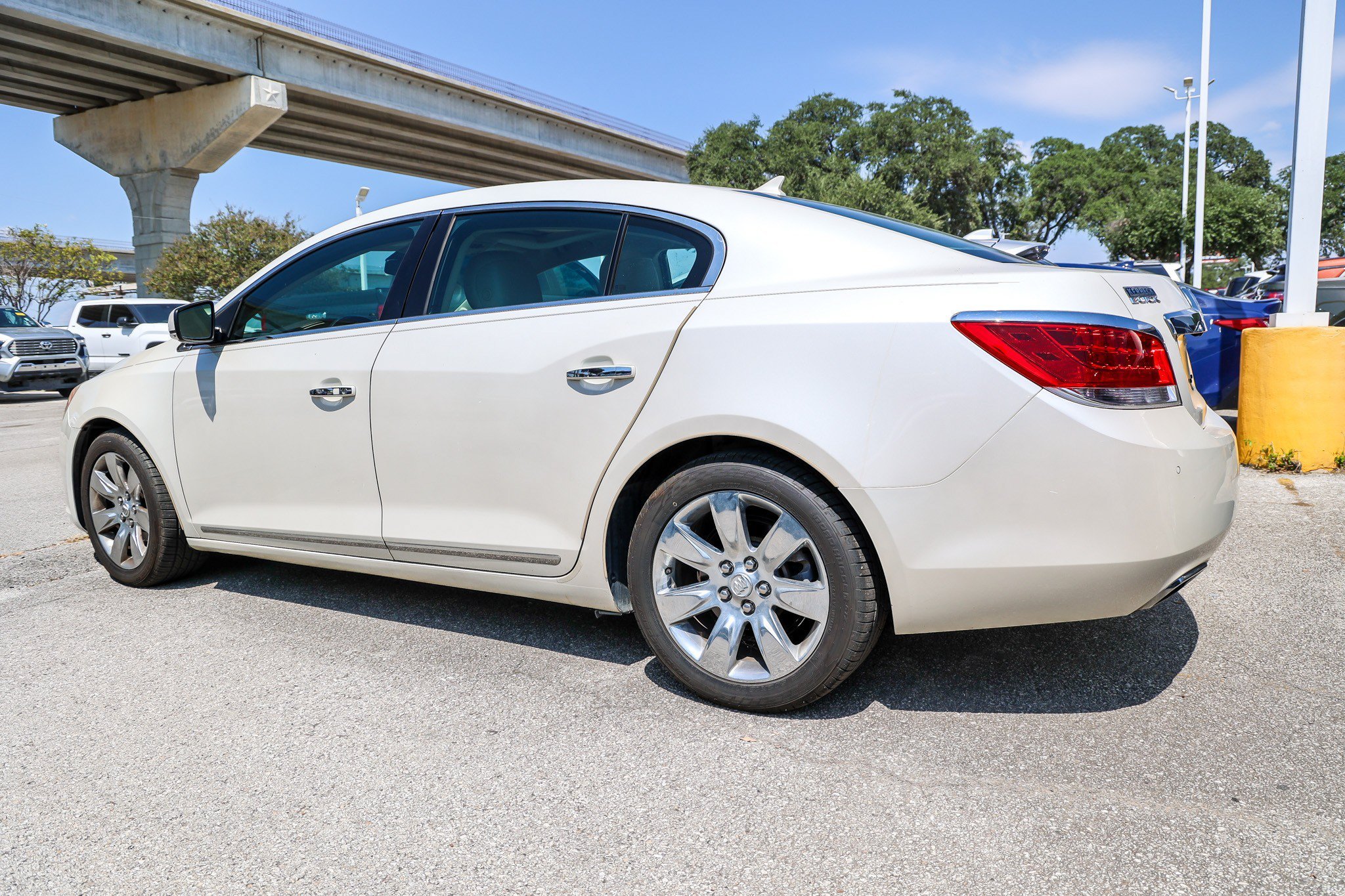 Used 2010 White Diamond Pearl Buick CXS image 10