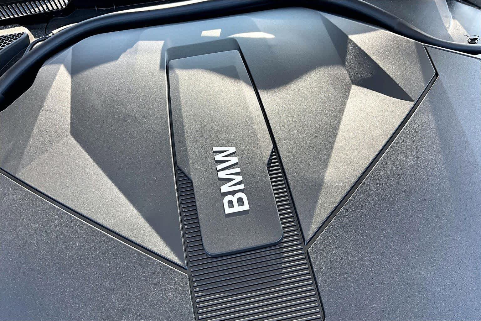 New 2026 Mineral White Metallic BMW eDrive40 image 17
