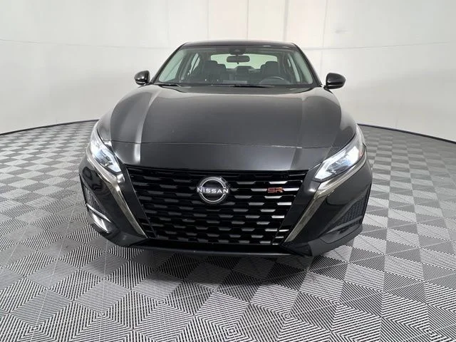 Used 2025 Black Nissan 2.5 SR image 2