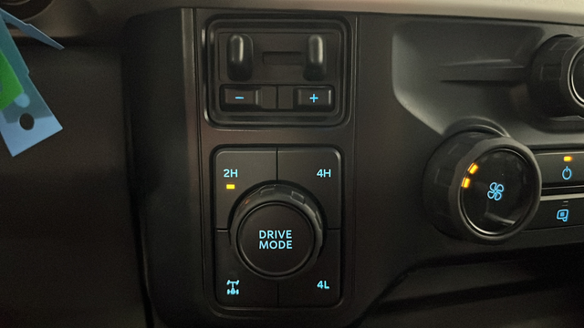 Used 2024 Oxford White Ford XLT image 28