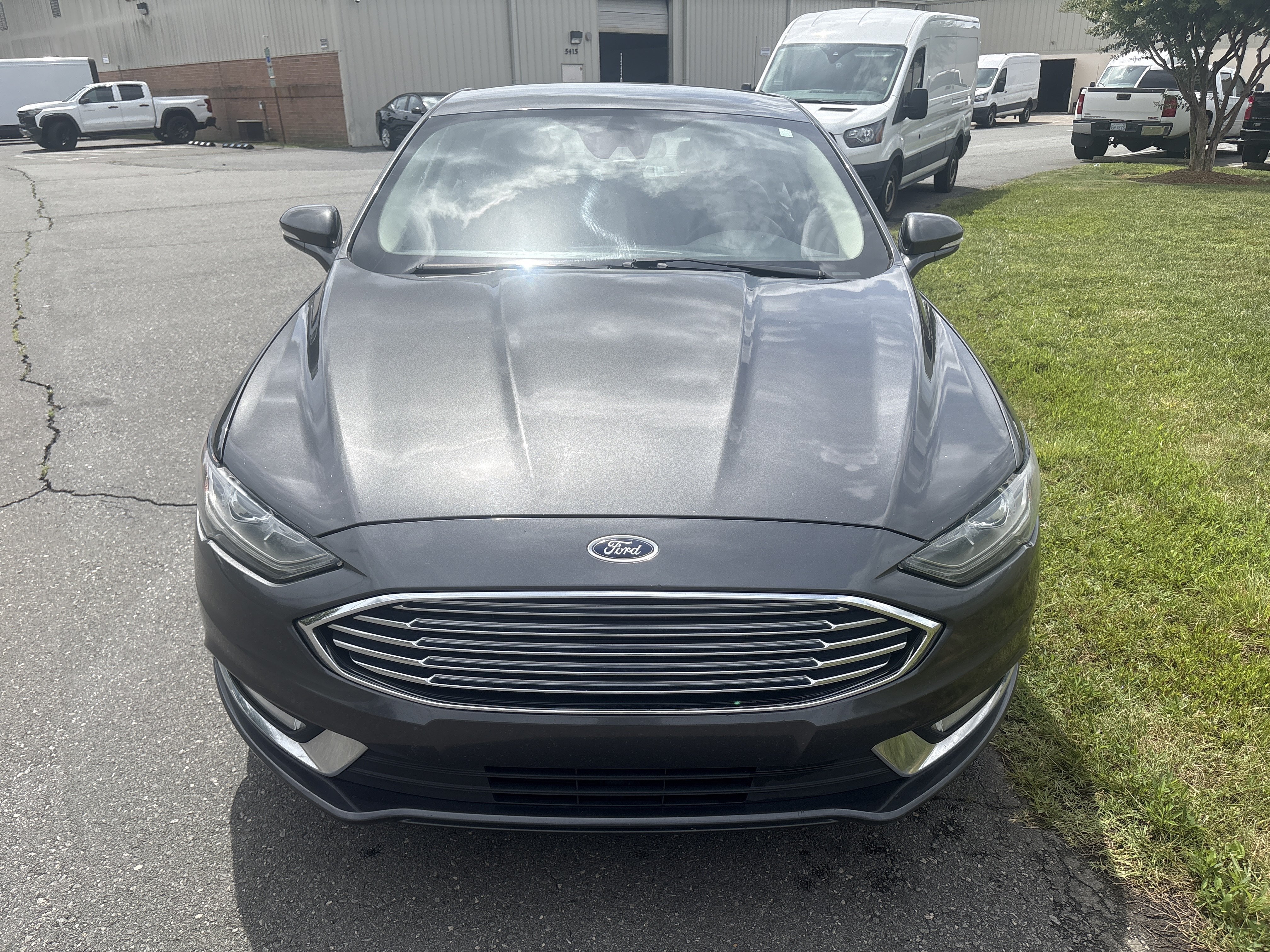 Used 2018 Magnetic Metallic Ford SE image 9
