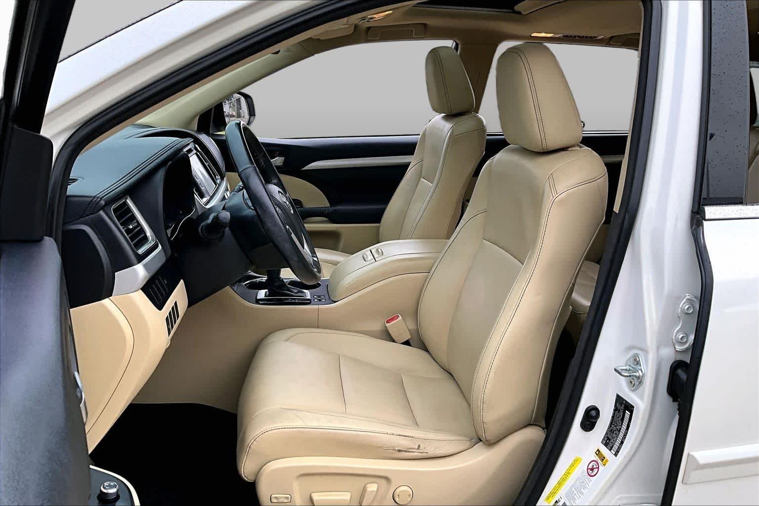 Used 2014 Blizzard Pearl Toyota XLE image 8