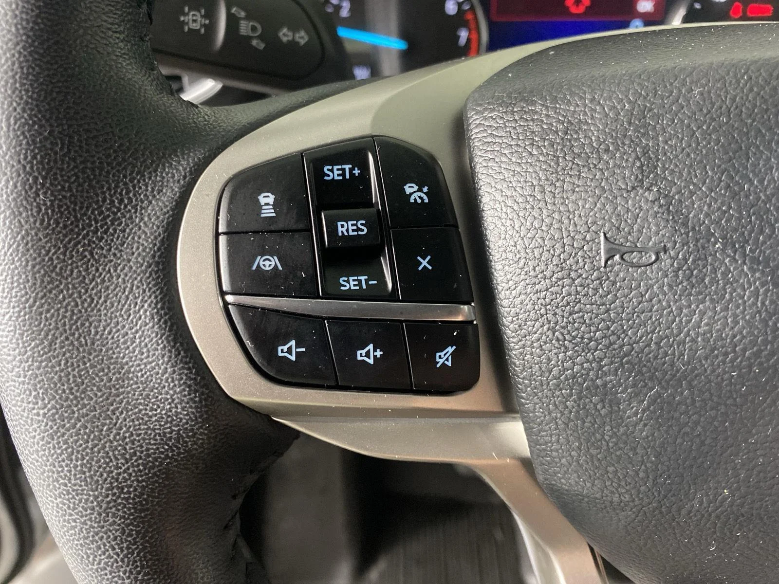 Used 2023 Iconic Silver Ford XLT image 18