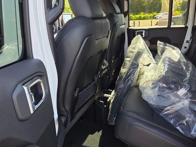 New 2026 Bright White Clear-Coat Exterior Paint Jeep Sahara image 8