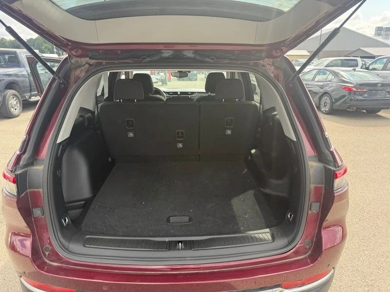 Used 2023 Red Jeep Laredo X image 7