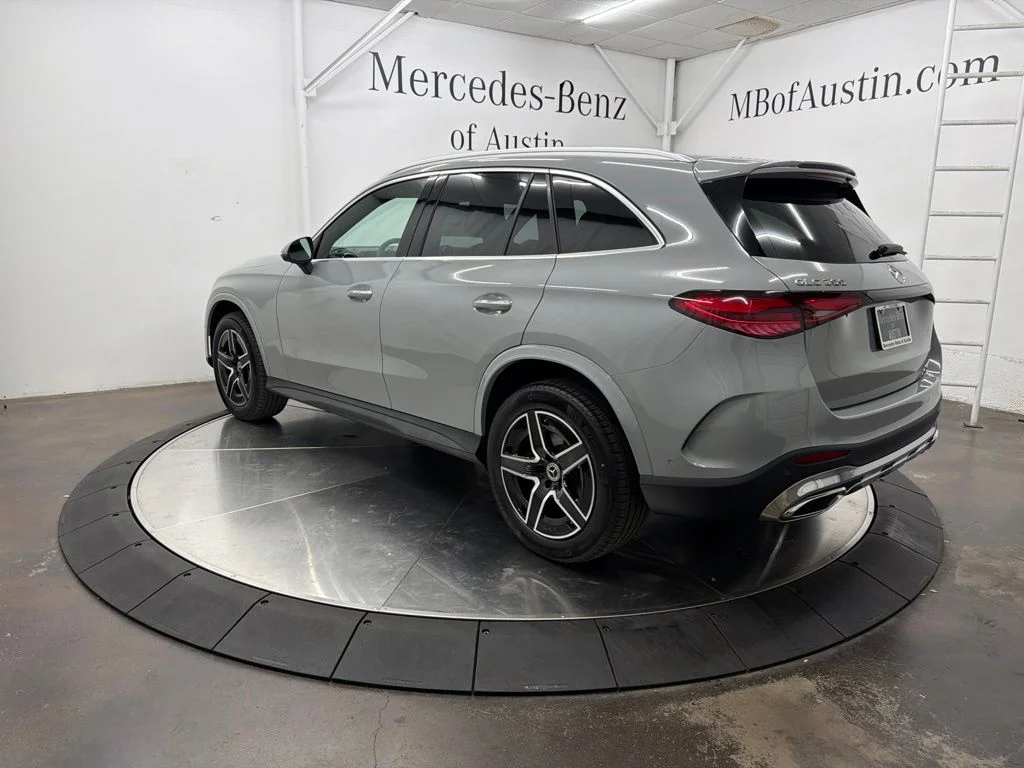 New 2027 White Mercedes-Benz GLC 300 image 5