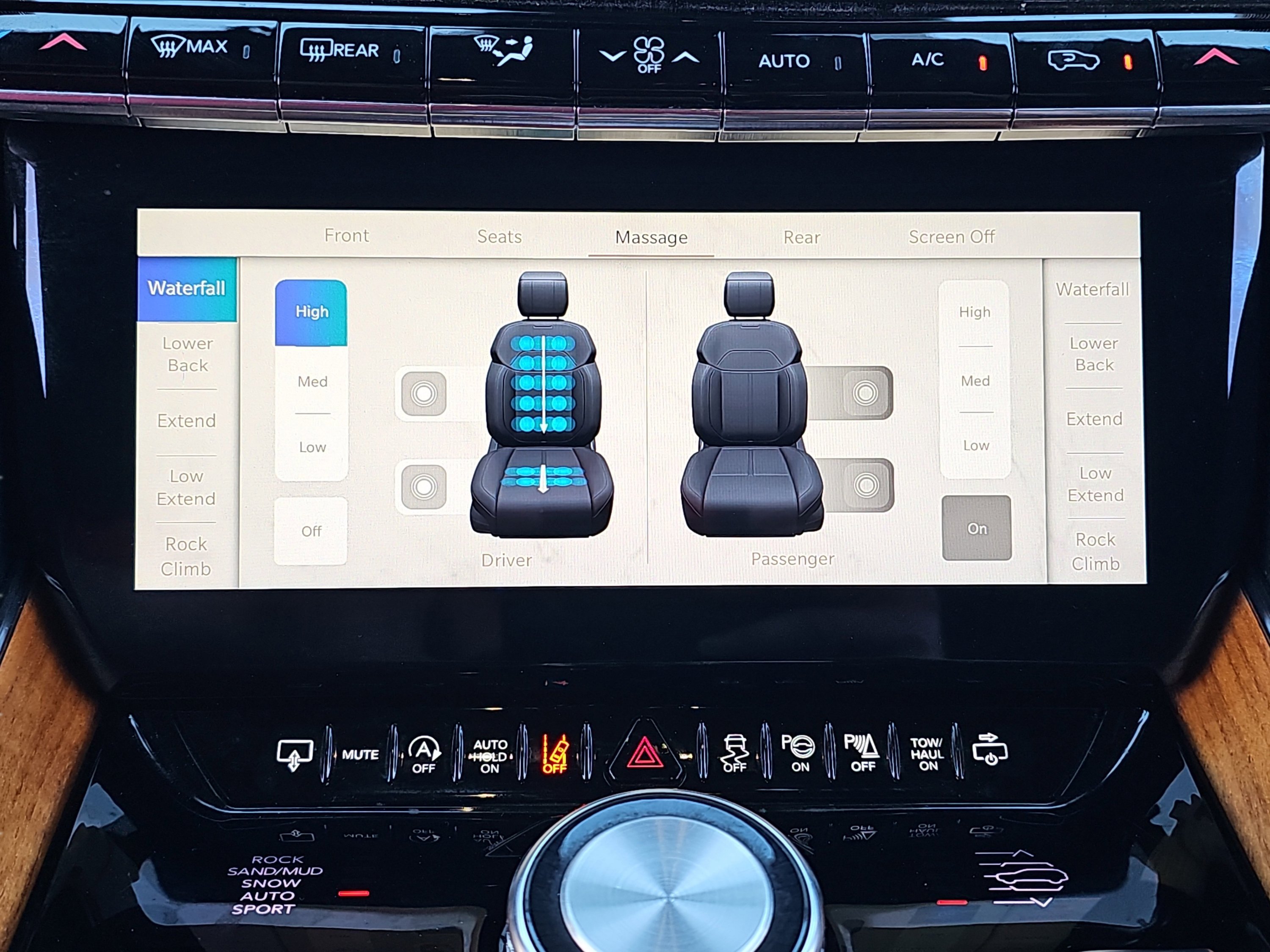 Used 2022 Diamond Black Crystal Pearlcoat Jeep Series III image 27