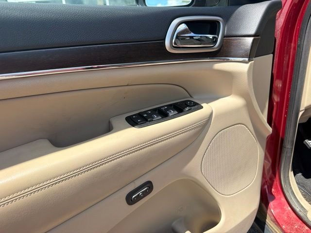 Used 2015 Red Jeep Limited image 9