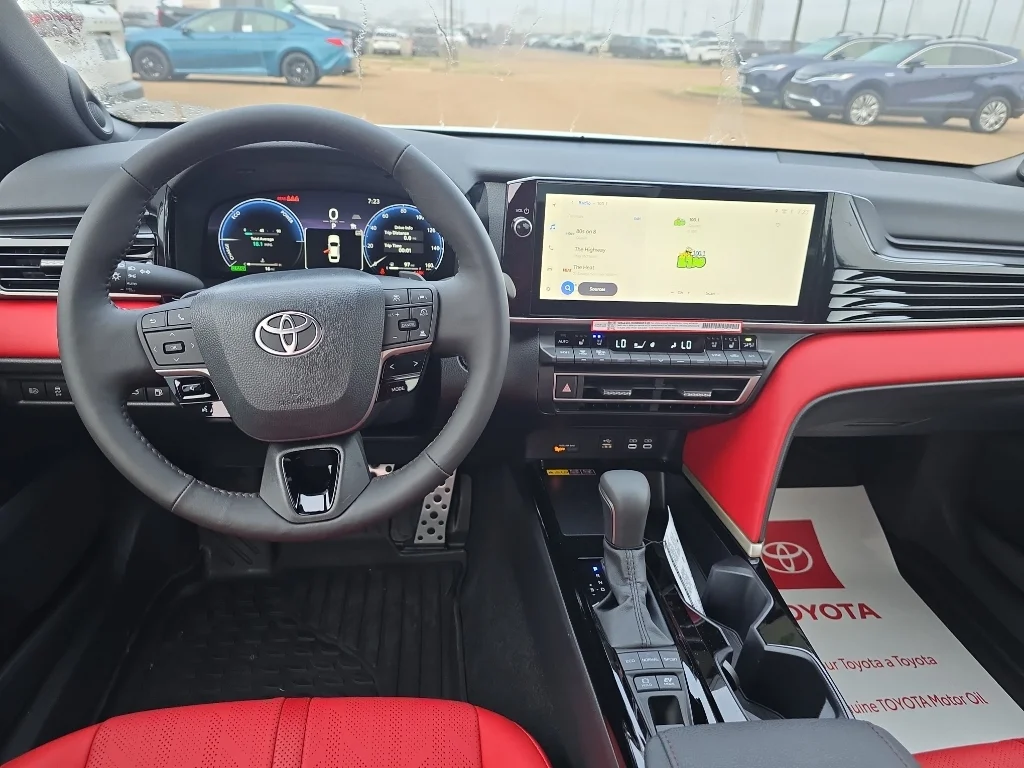 New 2026 Wind Chill Pearl with Midnight Black Metallic roof <sup>1</sup> Toyota  XSE image 4